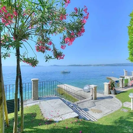33 Rose * Gardone Riviera